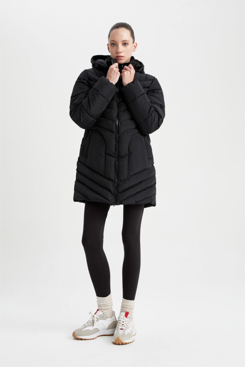 Kadın Siyah DeFactoFit Su İtici Rüzgar Geçirmez Çıkarılabilir Kapüşonlu Slim Fit Mont