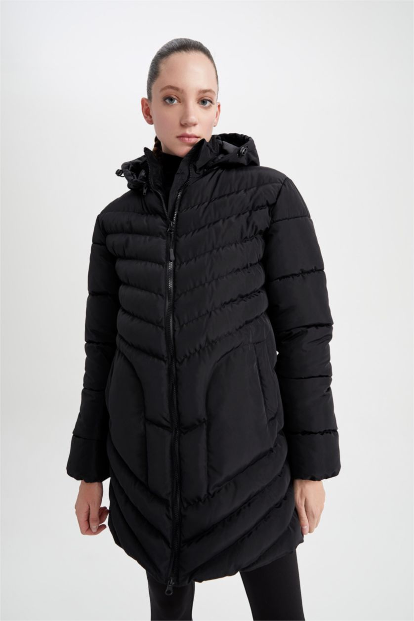 Kadın Siyah DeFactoFit Su İtici Rüzgar Geçirmez Çıkarılabilir Kapüşonlu Slim Fit Mont