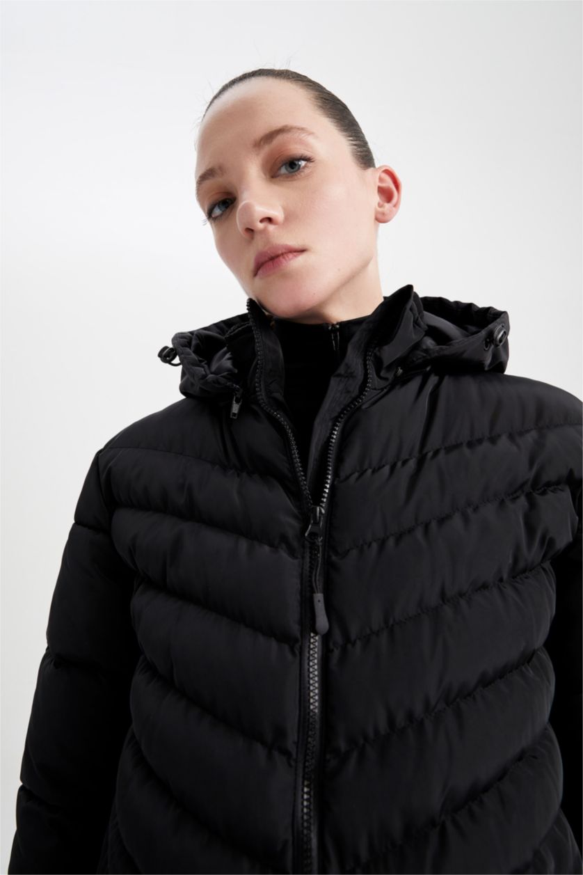 Kadın Siyah DeFactoFit Su İtici Rüzgar Geçirmez Çıkarılabilir Kapüşonlu Slim Fit Mont