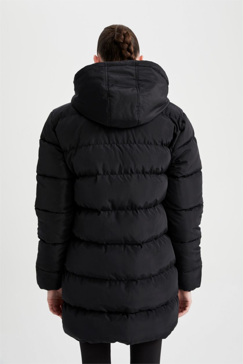 Kadın Siyah DeFactoFit Su İtici Rüzgar Geçirmez Çıkarılabilir Kapüşonlu Slim Fit Mont