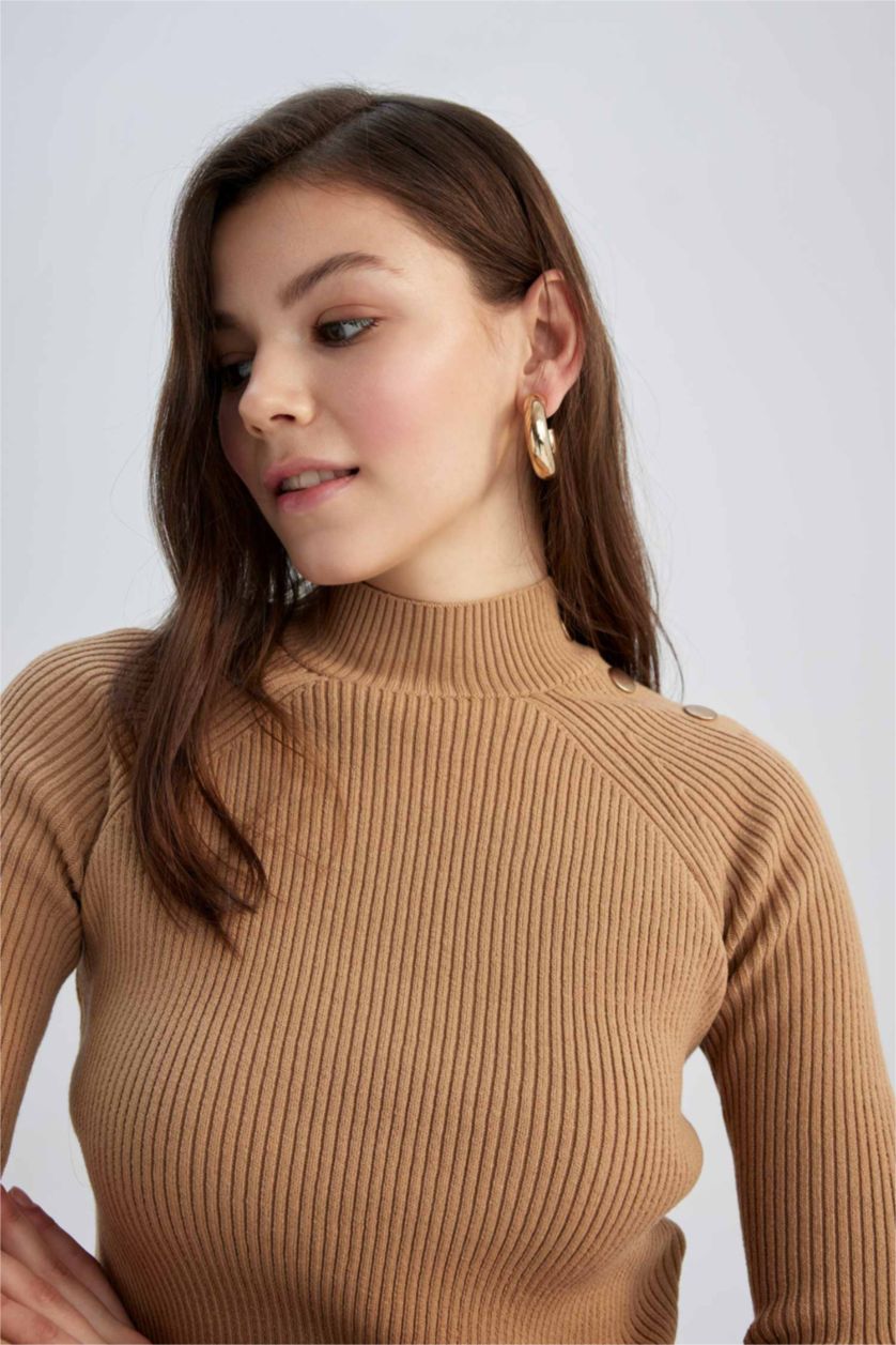 FEMME Beige Pull Coupe Slim À Col Demi-Rond
