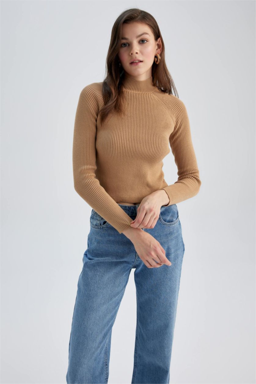 FEMME Beige Pull Coupe Slim À Col Demi-Rond
