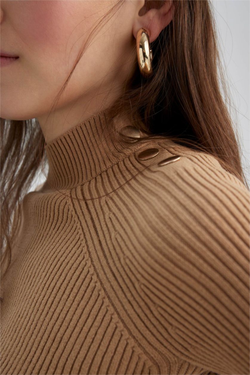 FEMME Beige Pull Coupe Slim À Col Demi-Rond