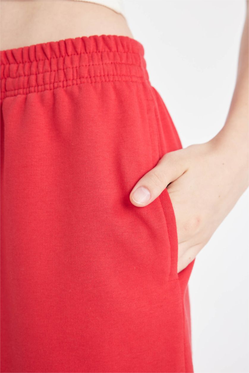 Kadın Kırmızı Regular Fit Beli Lastikli Basic Düz Şort