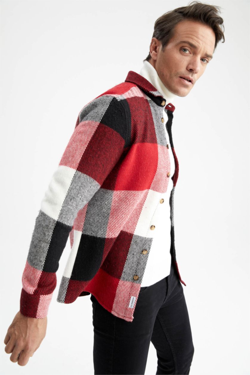 رجال أحمر قميص ردن طويل قصة عادية