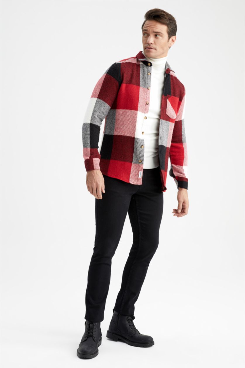 رجال أحمر قميص ردن طويل قصة عادية