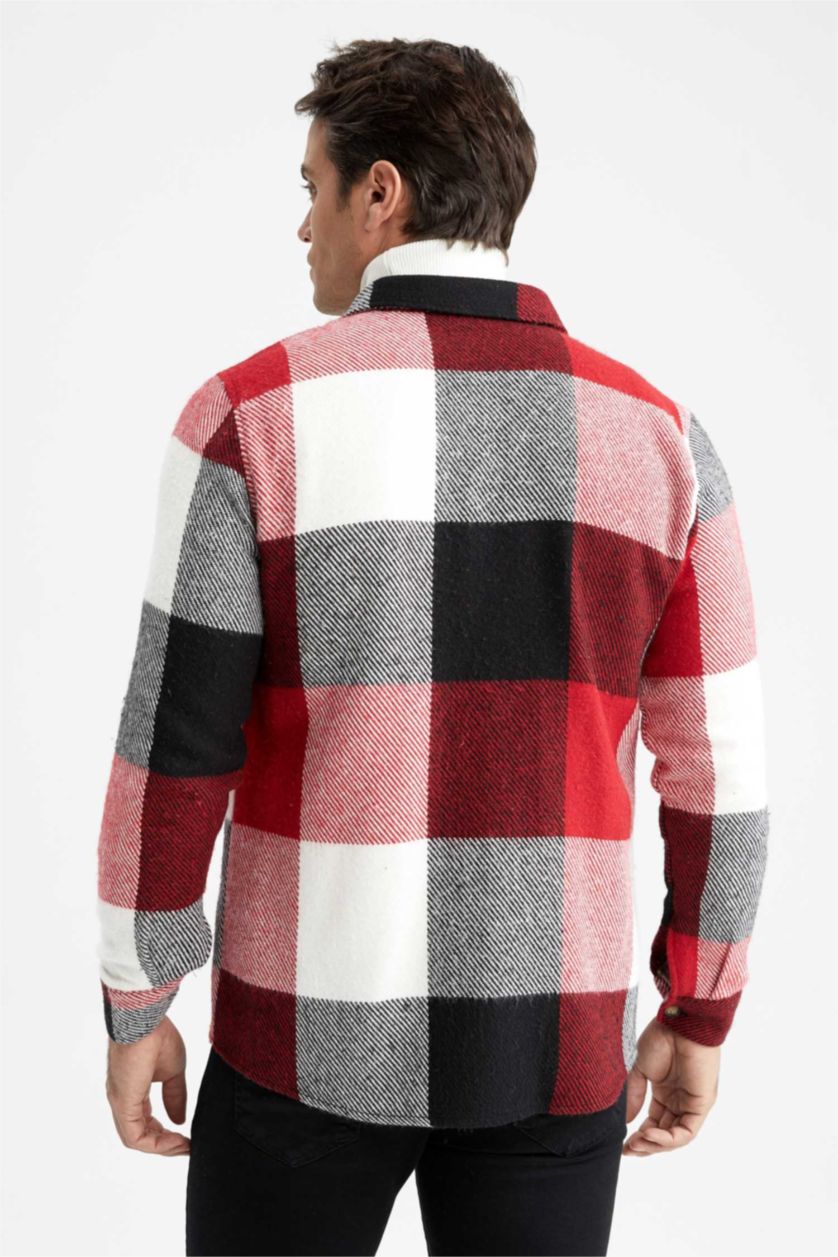 رجال أحمر قميص ردن طويل قصة عادية