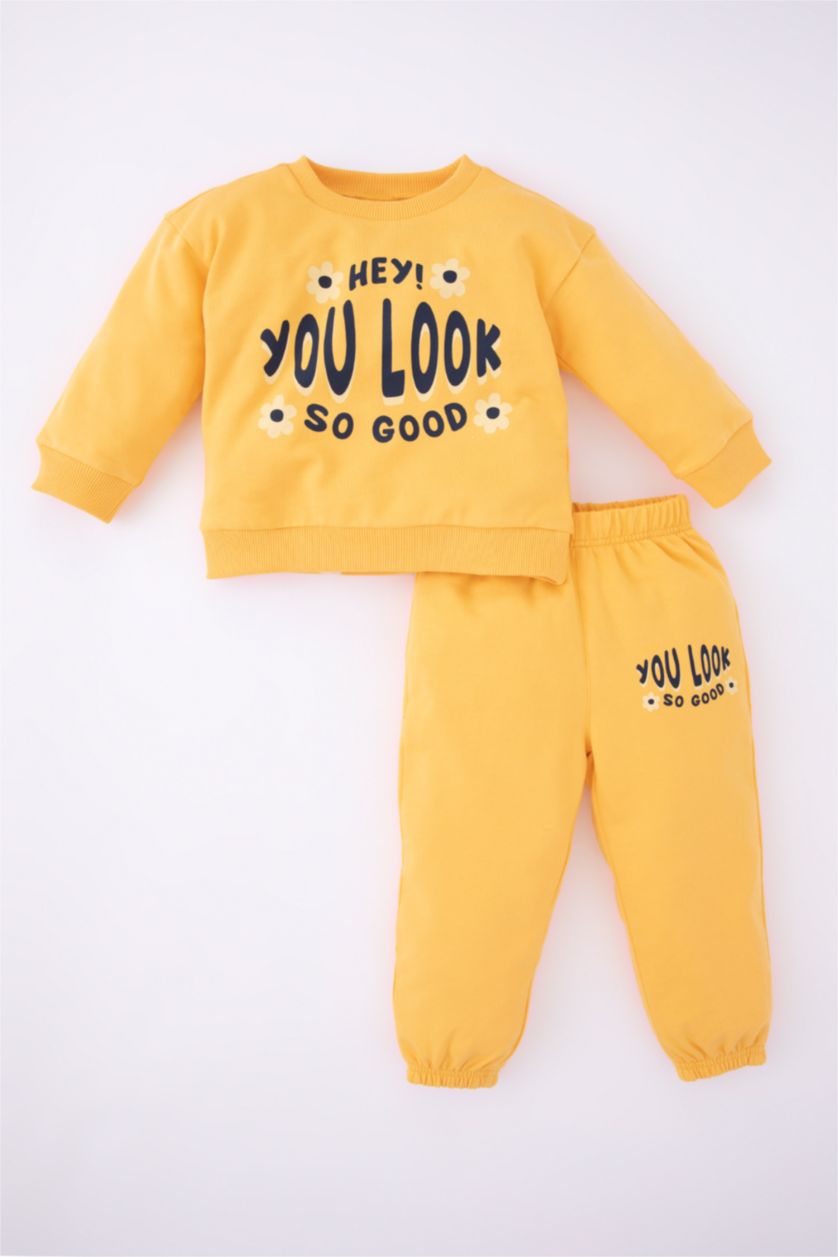 طفلة صغيرة أصفر طقم بناتي بطبعة شعار قماش رقيق قصة عادية - قطعتين