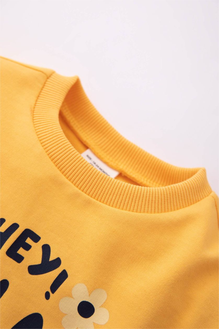 طفلة صغيرة أصفر طقم بناتي بطبعة شعار قماش رقيق قصة عادية - قطعتين