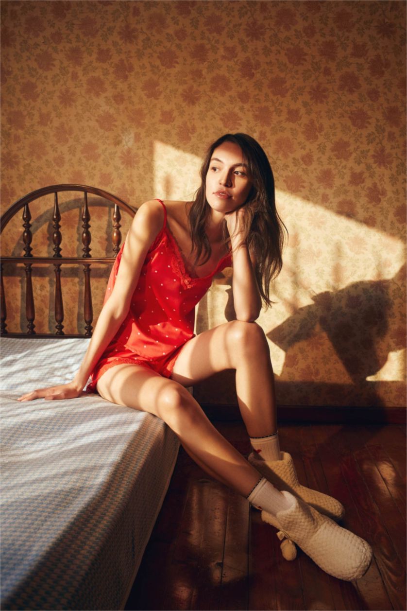 FEMME Rouge Ensemble De Pyjama À Col En V En Dentelle À Coupe Régulière Pour La Saint-Valentin Fall In Love