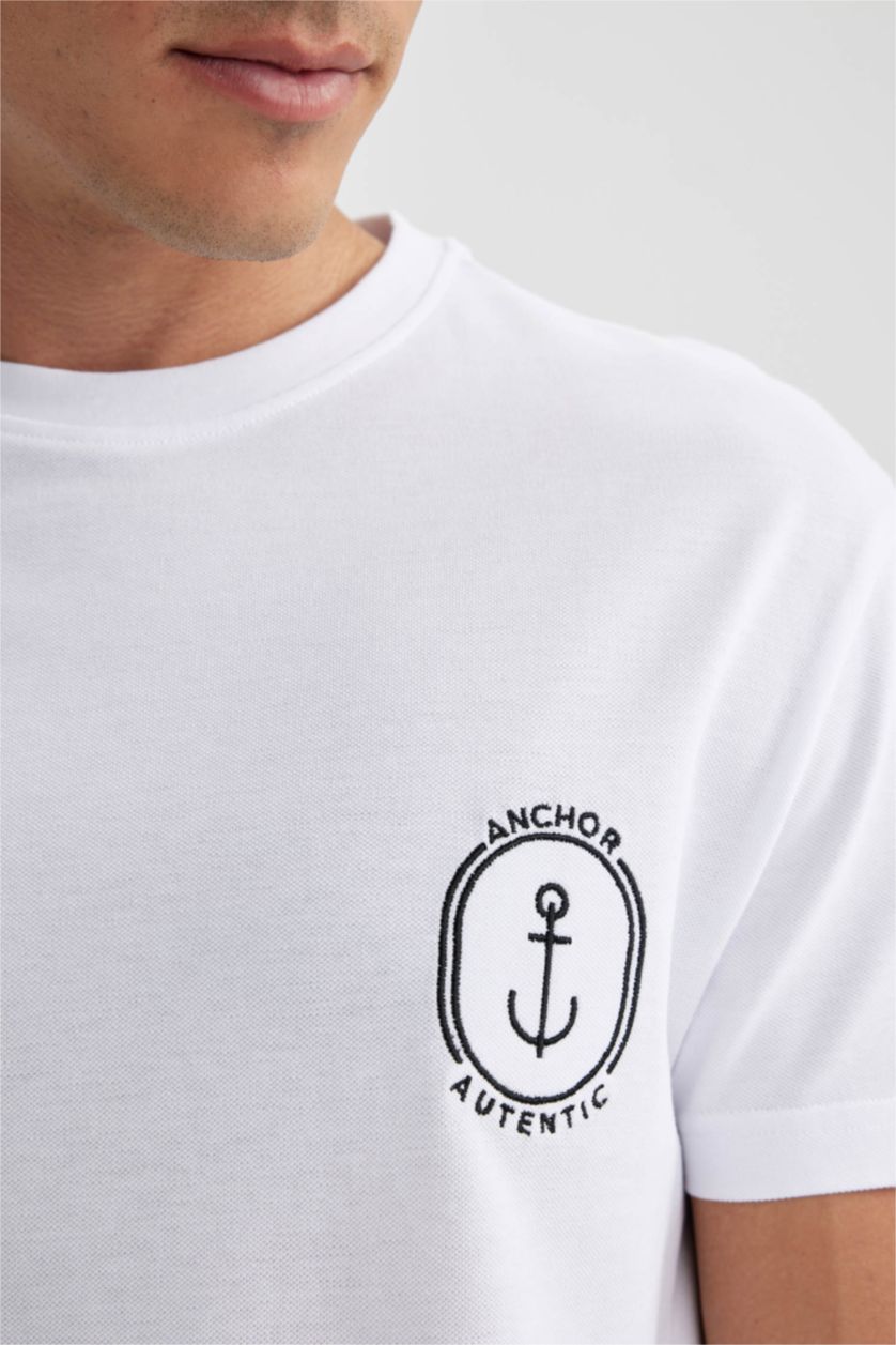 MAN White Regular Fit Crew Neck Printed Cotton T-Shirt