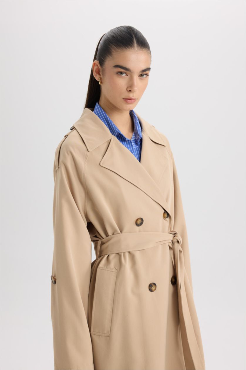 Kadın Camel 	Su İtici Oversize Geniş Kalıp Uzun Trençkot Kruvaze Yaka Düğmeli Cepli Kol Ucu Katlamalı Rüzgarlık Detaylı Mevsimlik