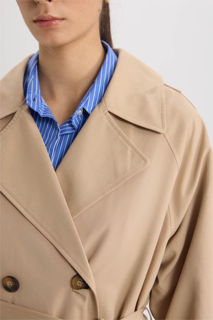 Kadın Camel 	Su İtici Oversize Geniş Kalıp Uzun Trençkot Kruvaze Yaka Düğmeli Cepli Kol Ucu Katlamalı Rüzgarlık Detaylı Mevsimlik