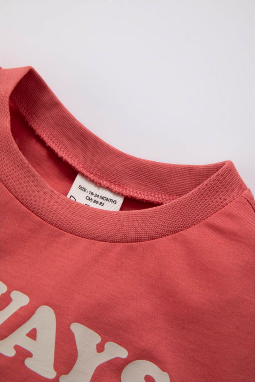 مولود ذكر اللون الطوبي تيشيرت ولادي بطباعة الشعار وقصة عادية