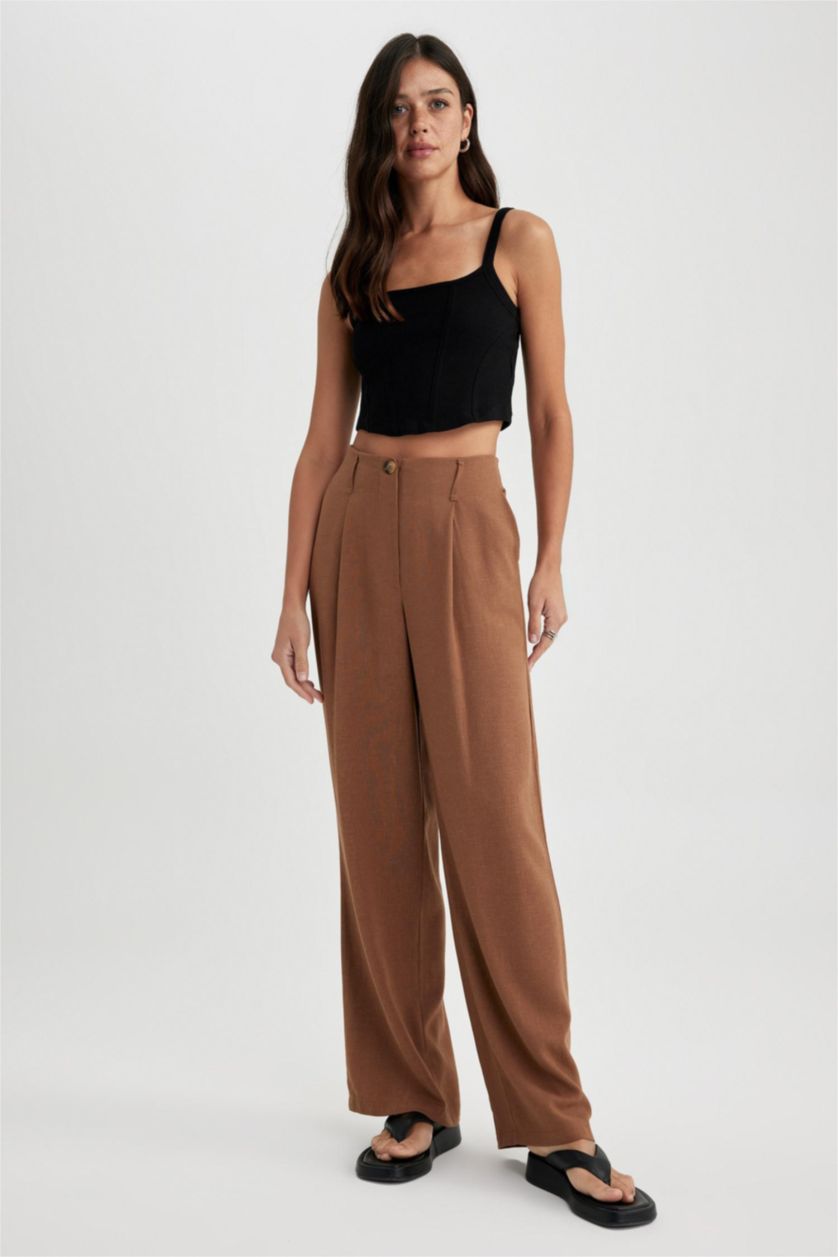 نساء بني فاتح بنطلون كتاني وايد ليج