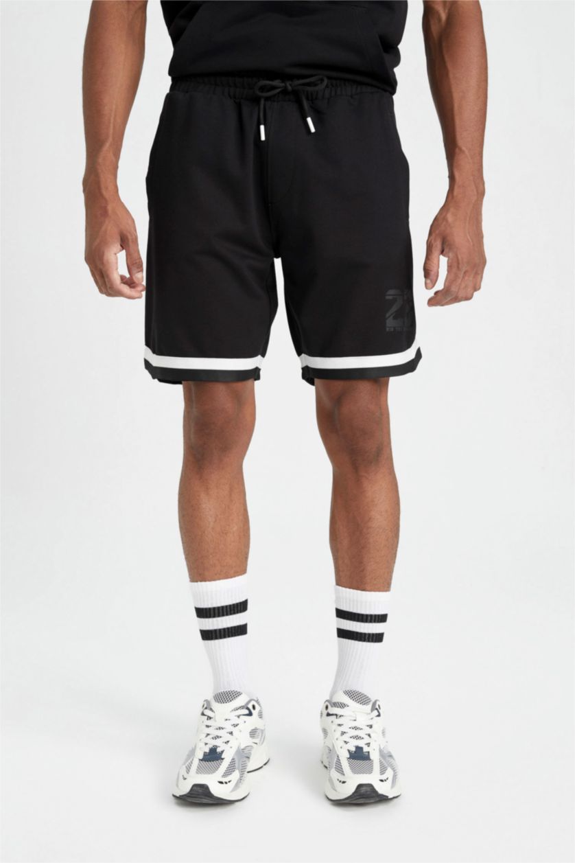 Erkek Siyah Standart Fit Kısa Paça Baskılı Sporcu Şort
