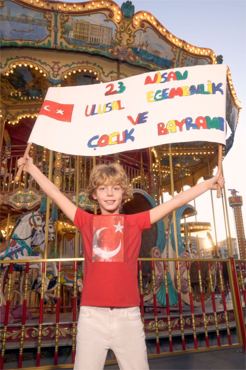 Erkek Çocuk - Genç Erkek Kırmızı Erkek Çocuk Bayrak Baskılı Kısa Kollu Kırmızı Tişört