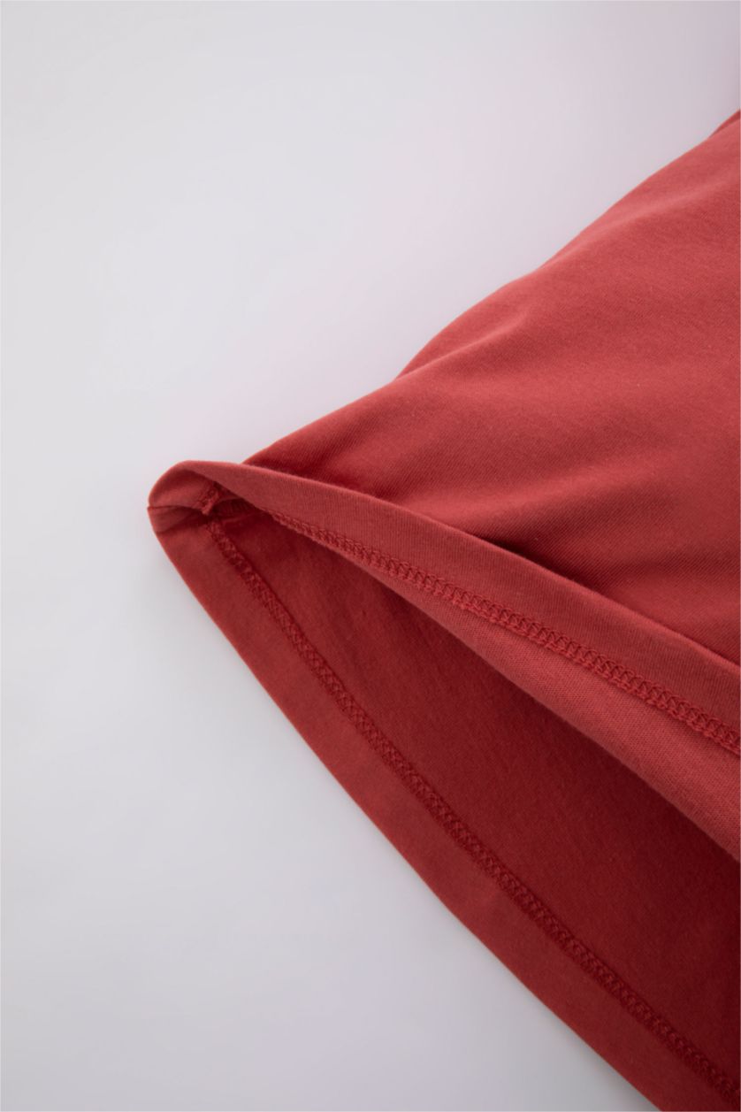 طفلة صغيرة اللون الطوبي تيشيرت بيبي بناتي قصة عادية وياقة كبيرة