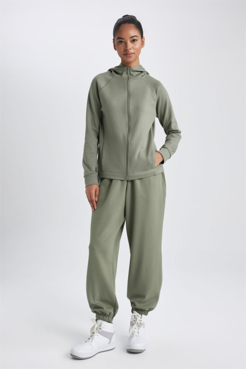 حريمي كاكي فاتح بنطلون جوجر اوفر سايز قماش سكوبا بجيب مزدوج