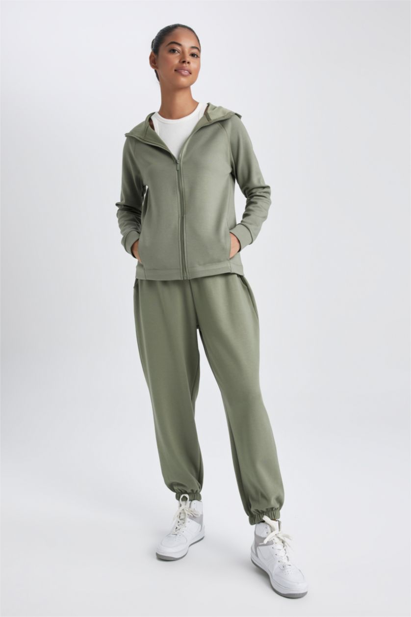 حريمي كاكي فاتح بنطلون جوجر اوفر سايز قماش سكوبا بجيب مزدوج