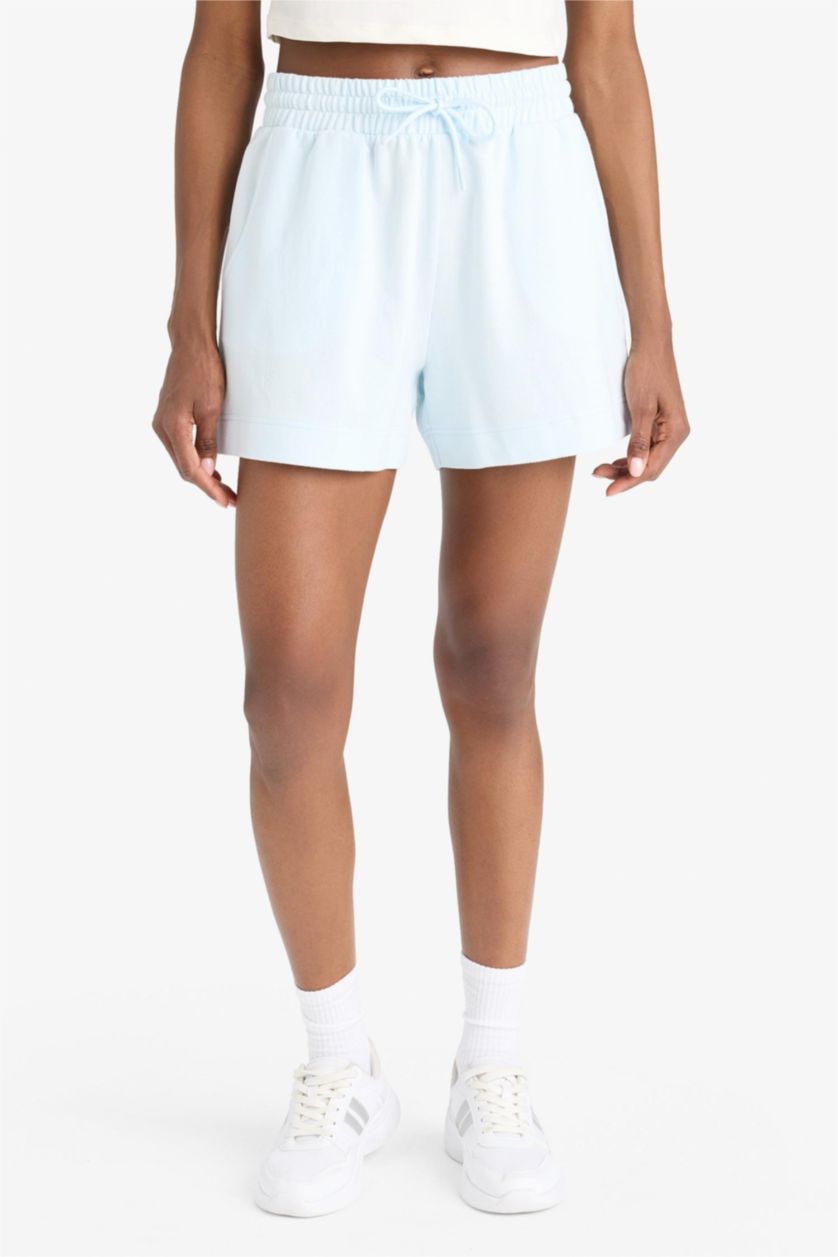 Kadın Açık Mavi Standart Fit Sporcu Kısa Paça Basic Düz Şort