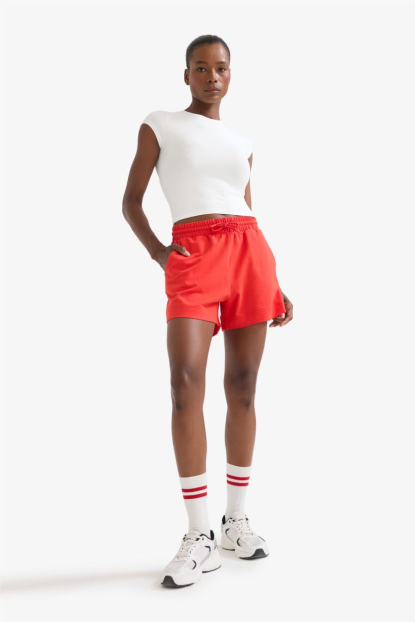 Kadın Kırmızı Standart Fit Sporcu Kısa Paça Basıc Kırmızı Şort