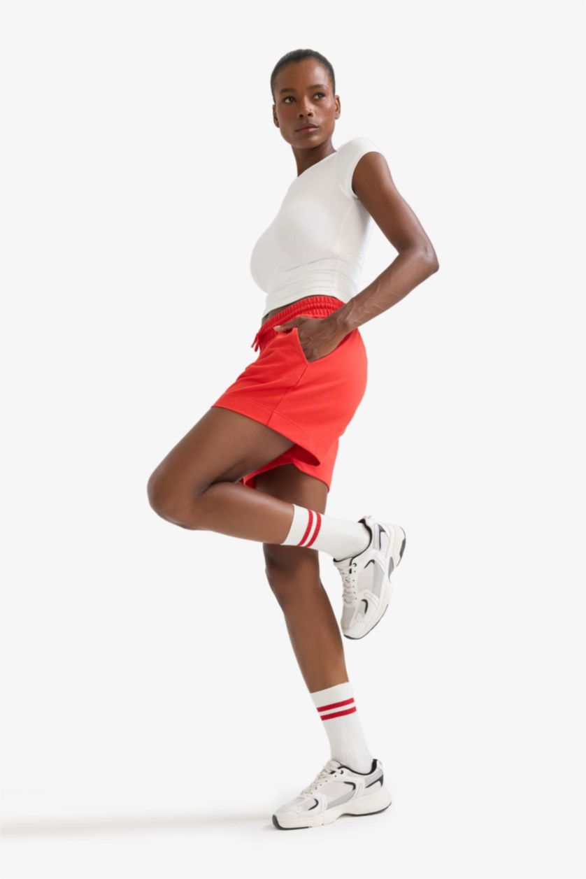 Kadın Kırmızı Standart Fit Sporcu Kısa Paça Basıc Kırmızı Şort
