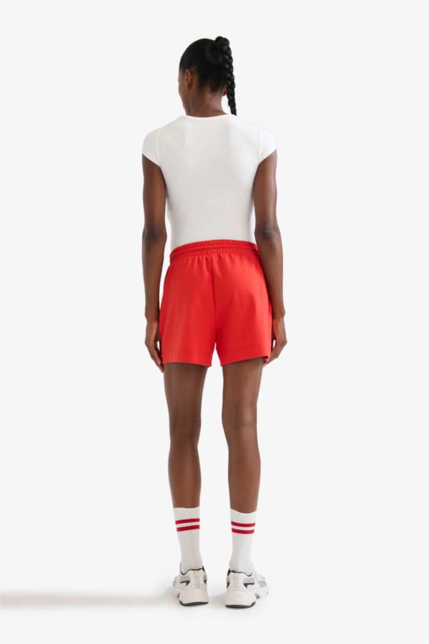 Kadın Kırmızı Standart Fit Sporcu Kısa Paça Basıc Kırmızı Şort