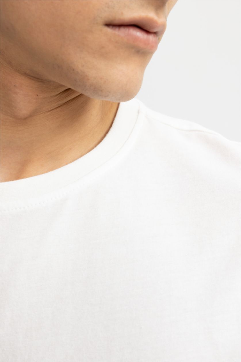 MAN White New Regular Fit Crew Neck T-Shirt