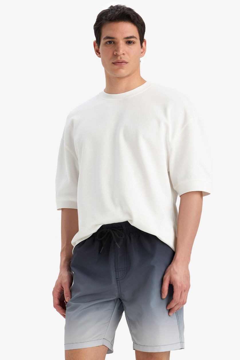 Erkek Siyah Regular Fıt Degrade Baskılı File Astarlı Diz Üstü Deniz Şortu