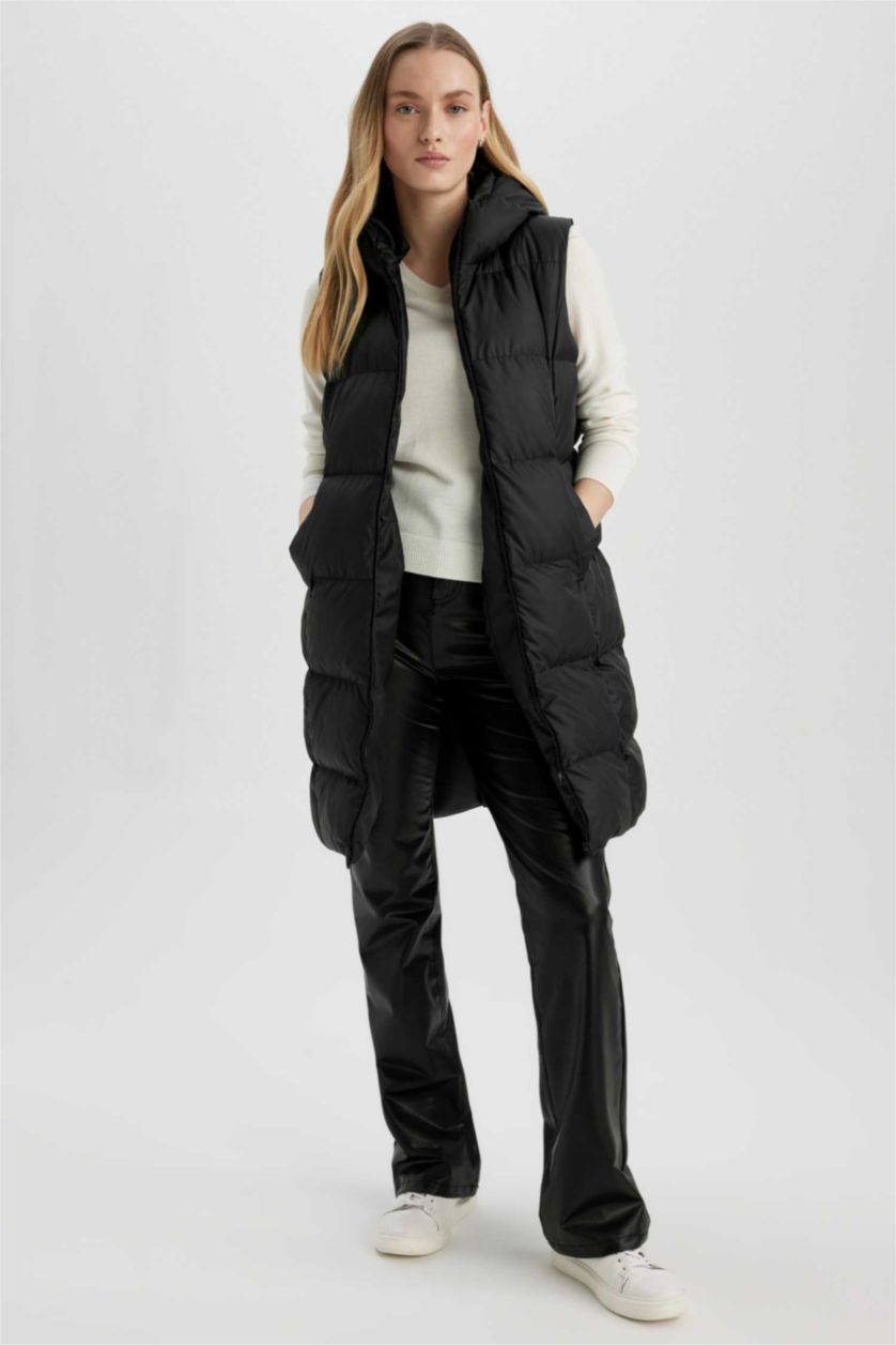 Kadın Siyah Su İtici Regular Kalıp Kapüşonlu Fermuarlı Uzun Şişme Yelek
