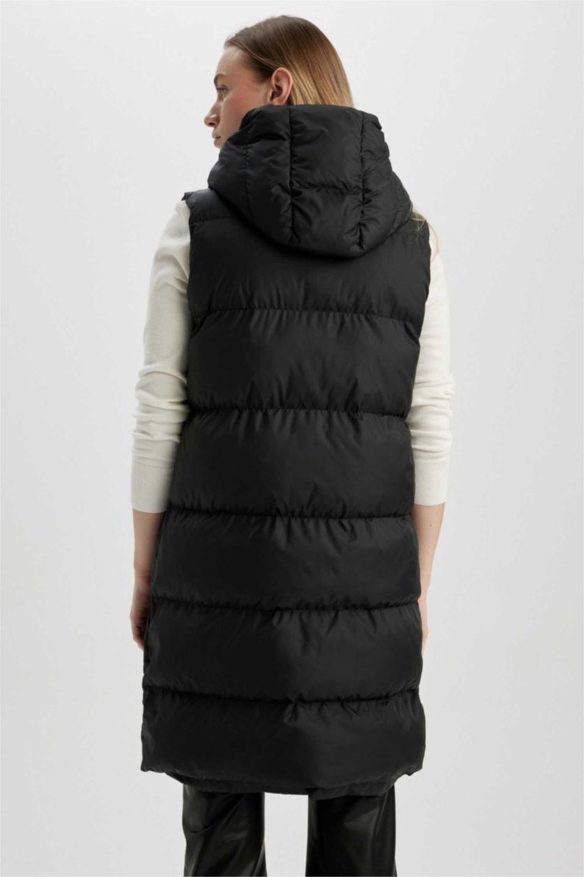 Kadın Siyah Su İtici Regular Kalıp Kapüşonlu Fermuarlı Uzun Şişme Yelek