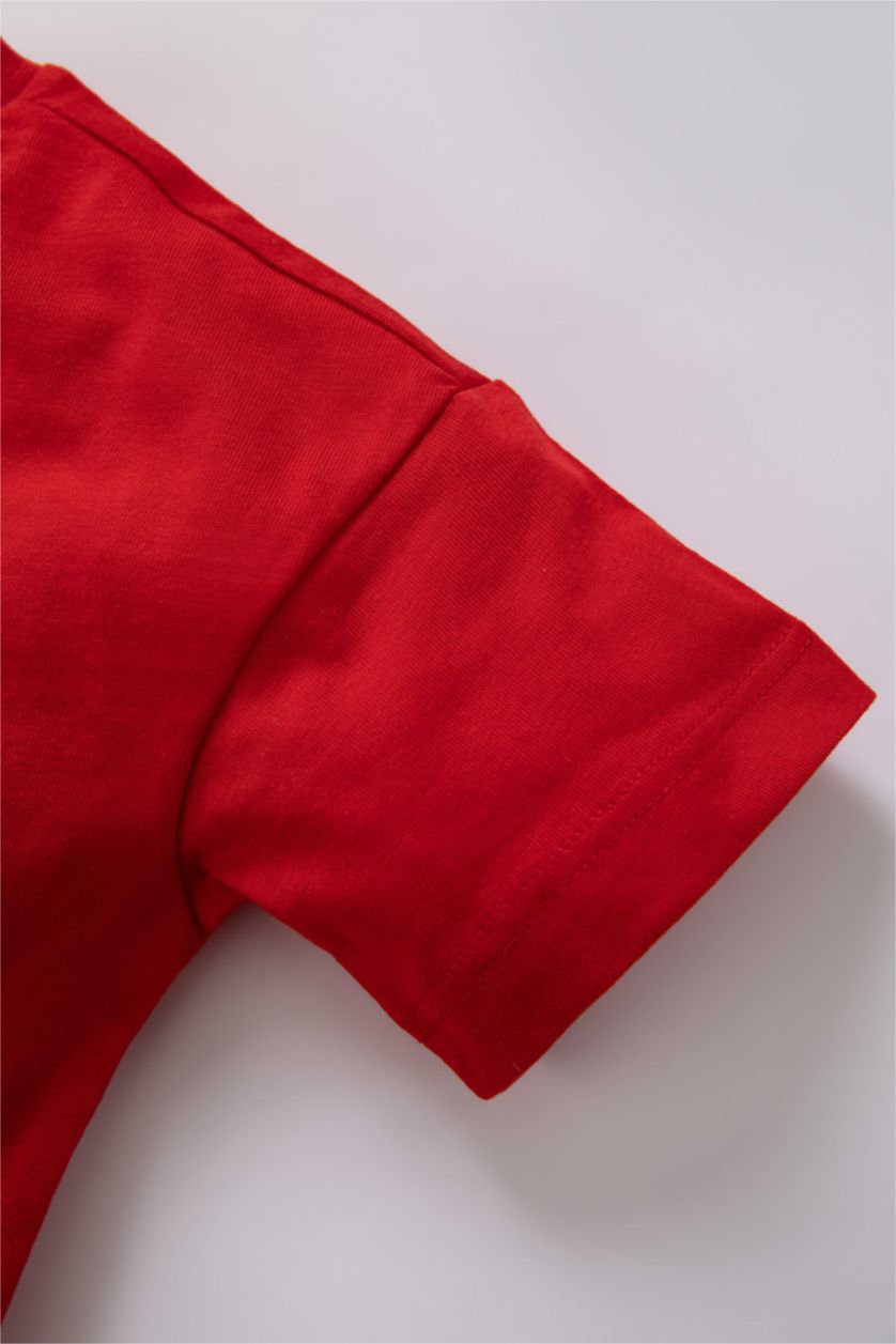 مولود ذكر أحمر تي شيرت ولادي بطباعة الحيوانات قصة عادية