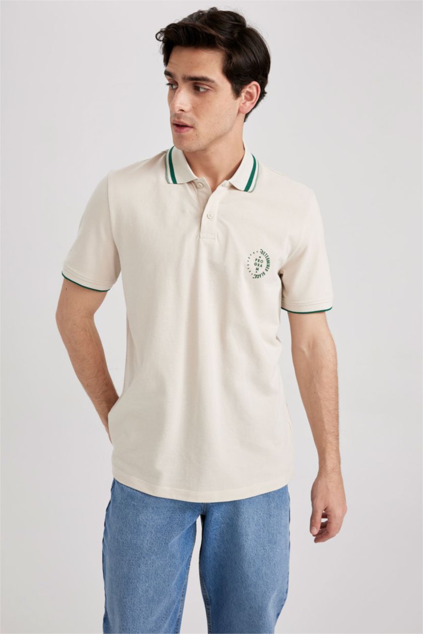 رجال اللون الرملي تي شيرت بولو مطبوع قصة عادية