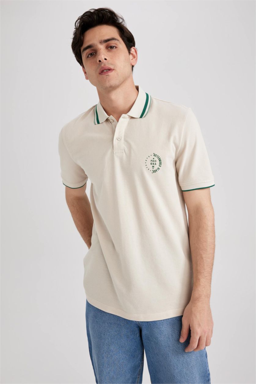 رجال اللون الرملي تي شيرت بولو مطبوع قصة عادية