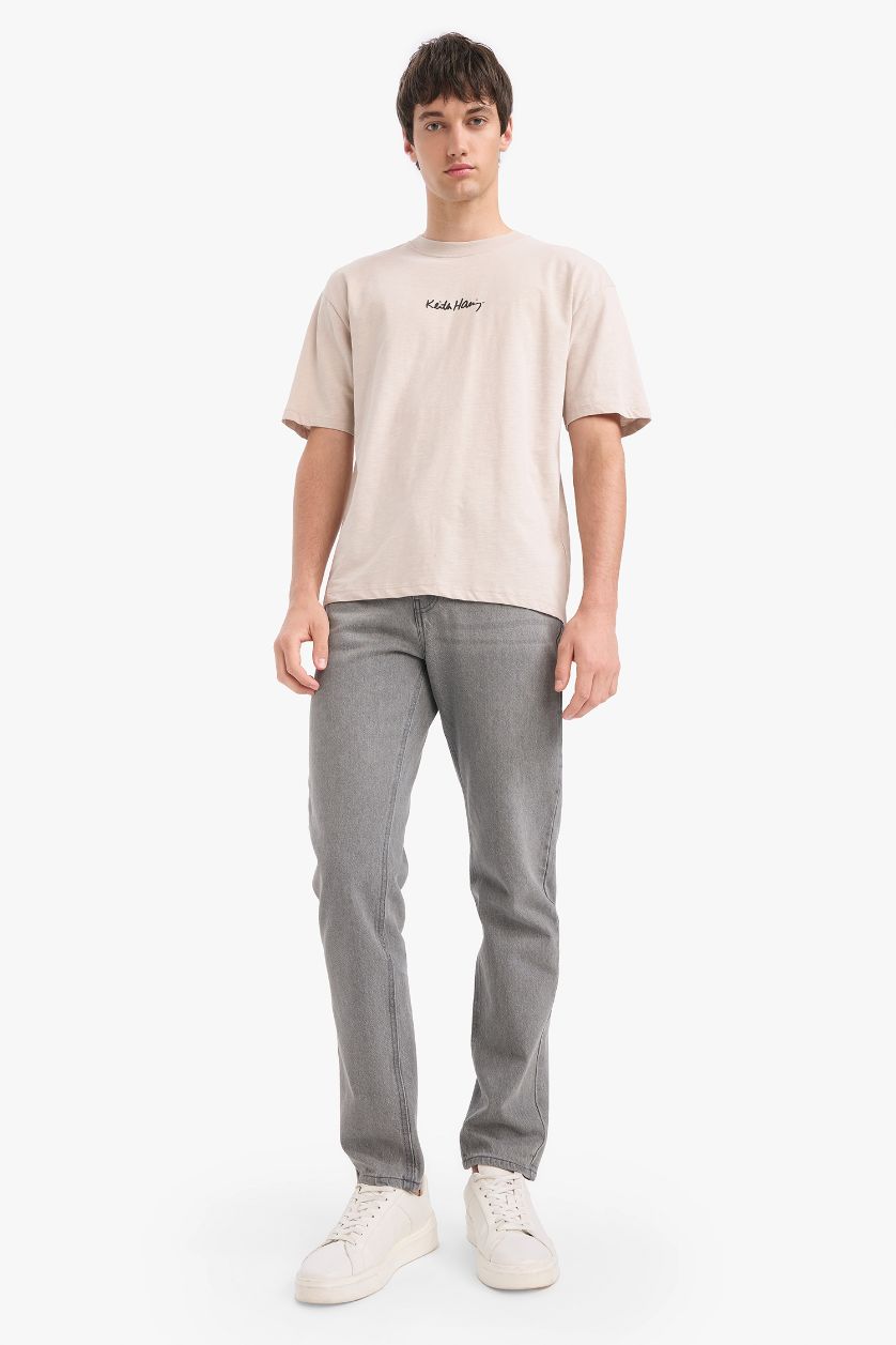 Erkek Kum %100 Pamuk Keith Haring Comfort Regular Fit Rahat Kalıp Bisiklet Yaka Sırt Baskılı Kısa Kollu Tişört