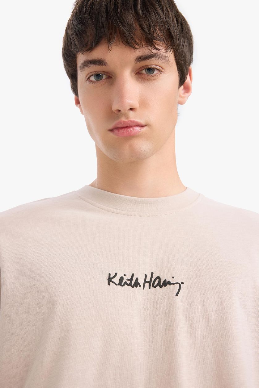 Erkek Kum %100 Pamuk Keith Haring Comfort Regular Fit Rahat Kalıp Bisiklet Yaka Sırt Baskılı Kısa Kollu Tişört