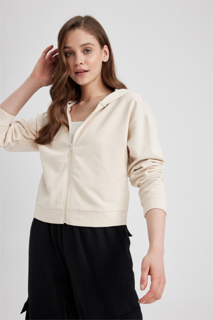 حريمي بيج فاتح سويت شيرت بيزك خفيف قصة عادية بكابيشون