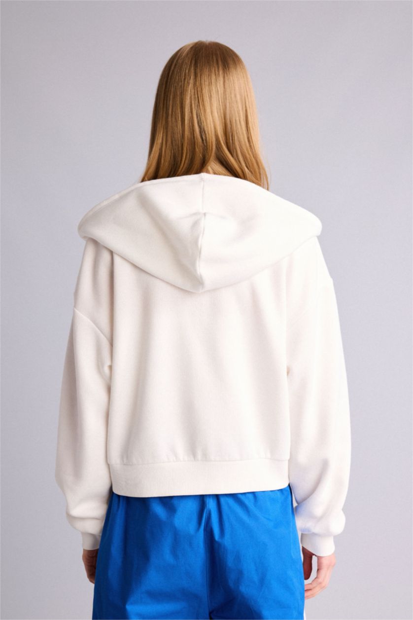 Woman White Cropped Fit Zip-Up Thick Fabric Hoodie