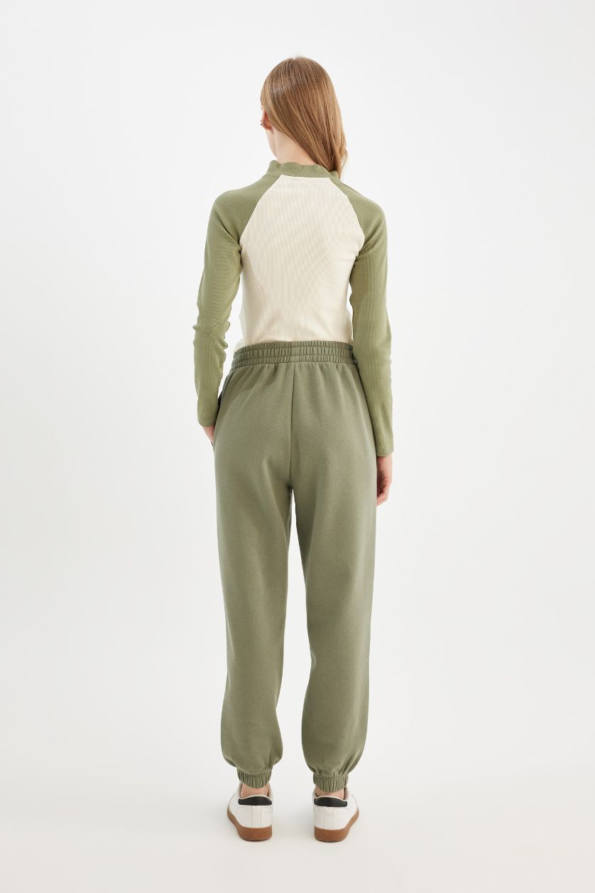 حريمي كاكي فاتح بنطلون سويت بانتس جوجر بجيب وخصر مطاطي