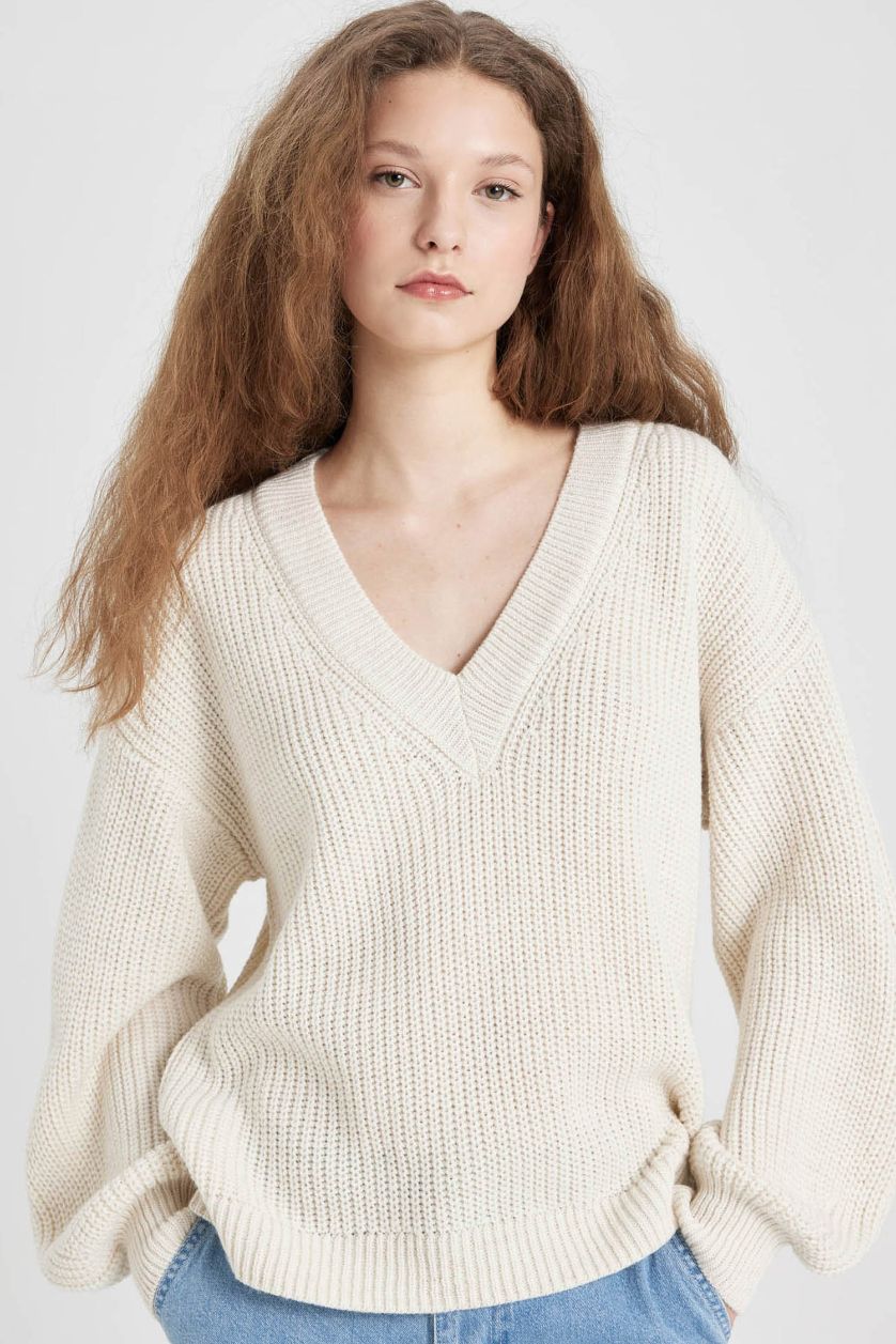 Kadın Ekru Oversize Geniş Kalıp V Yaka Triko Kazak