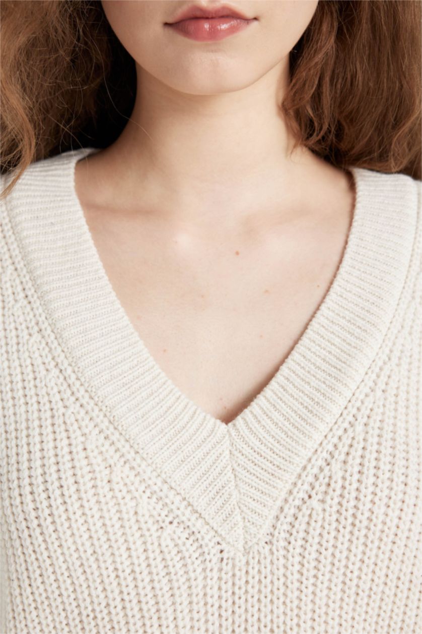 Kadın Ekru Oversize Geniş Kalıp V Yaka Triko Kazak