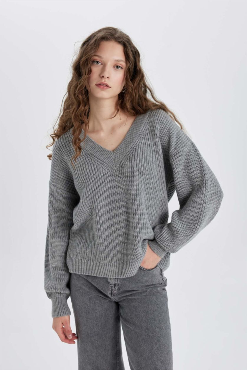 WOMAN Light Grey Oversize Fit Wide Fit V Neck Basic Knitted Pullover