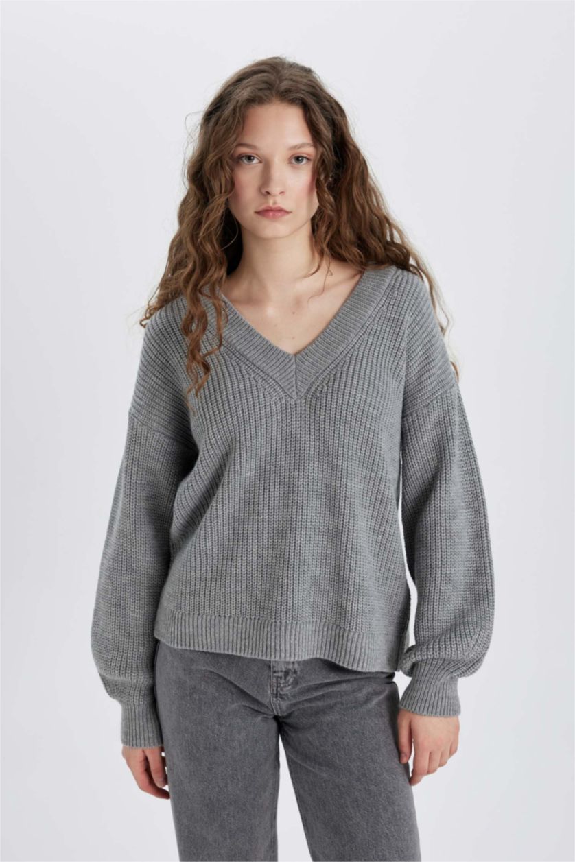 WOMAN Light Grey Oversize Fit Wide Fit V Neck Basic Knitted Pullover