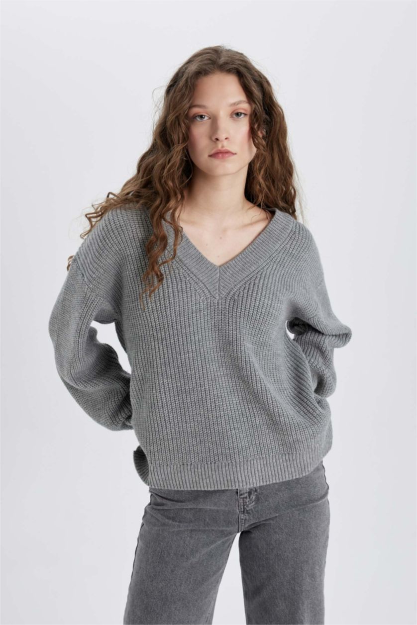 WOMAN Light Grey Oversize Fit Wide Fit V Neck Basic Knitted Pullover