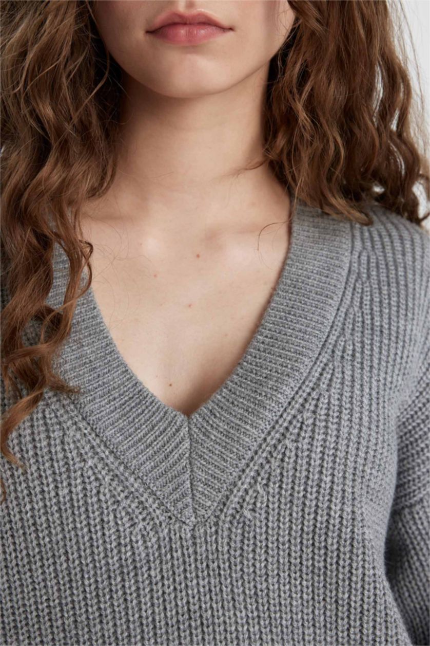 WOMAN Light Grey Oversize Fit Wide Fit V Neck Basic Knitted Pullover