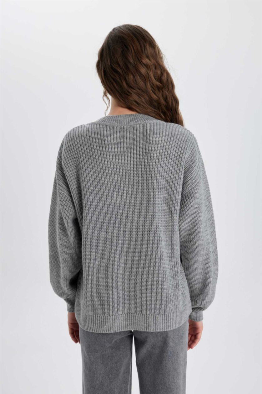 WOMAN Light Grey Oversize Fit Wide Fit V Neck Basic Knitted Pullover
