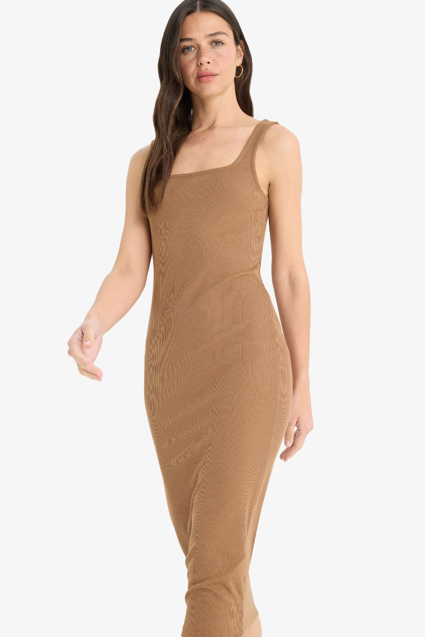 Kadın Açık Kahve Bodycon Vücudu Saran Kare Yaka Fitilli Kaşkorse Askılı Midi Yazlık Elbise