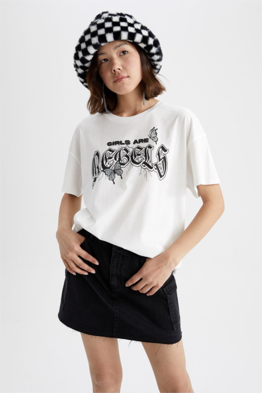 WOMAN White Oversize Fit Short Sleeve T-Shirt