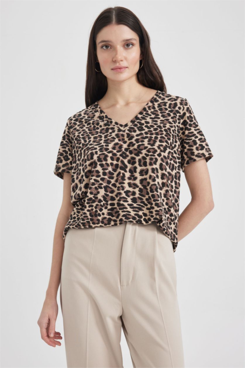 WOMAN Stone Traditional Regular Fit V Neck Leopard Pattern Short Sleeve T-Shirt